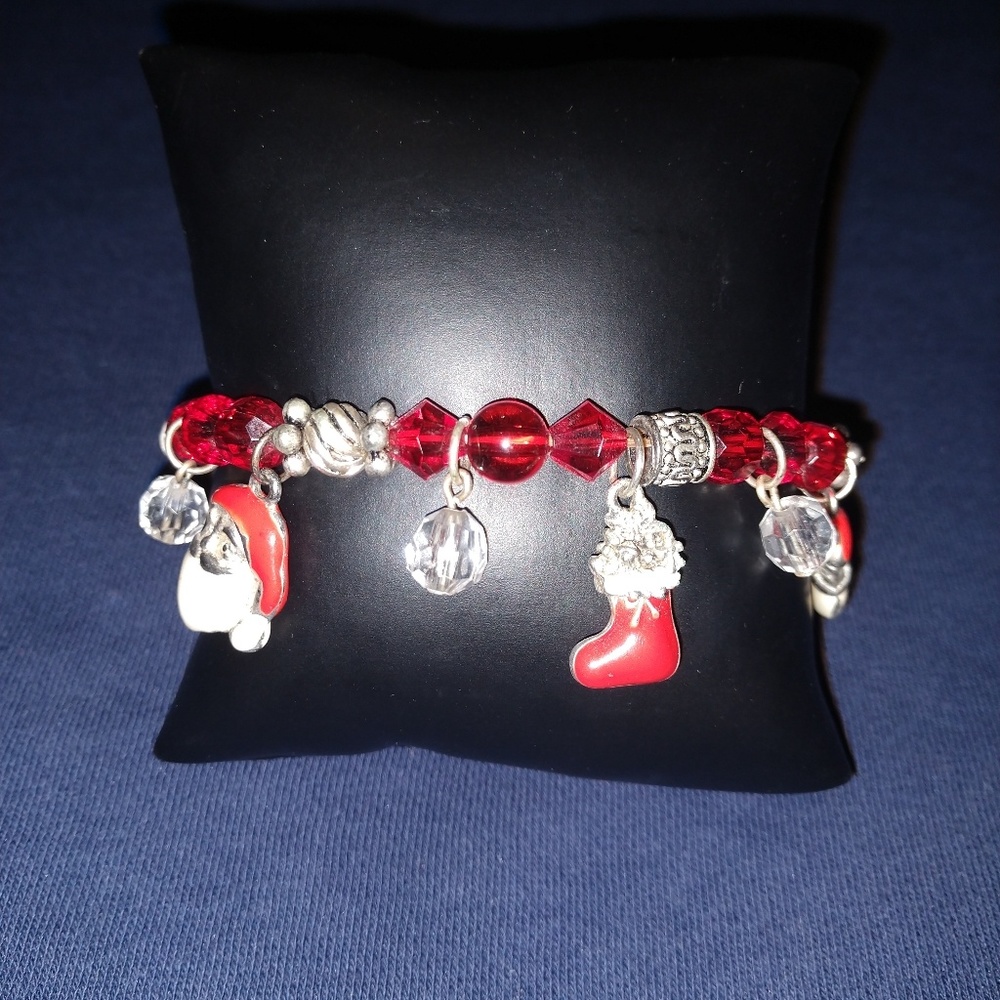 Christmas charm bracelet! 🎄